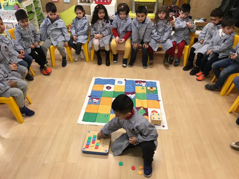 Programació i robòtica a Educació Infantil - Col·legi Jesús-Maria Programació i robòtica a Educació Infantil - Col·legi Jesús-Maria